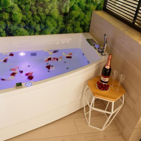 Luxury Apartments «Love Story» イヴァーノ＝フランキーウシク エクステリア 写真